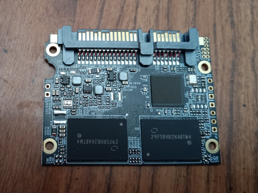 A closer look at the controller board. Just three chips.